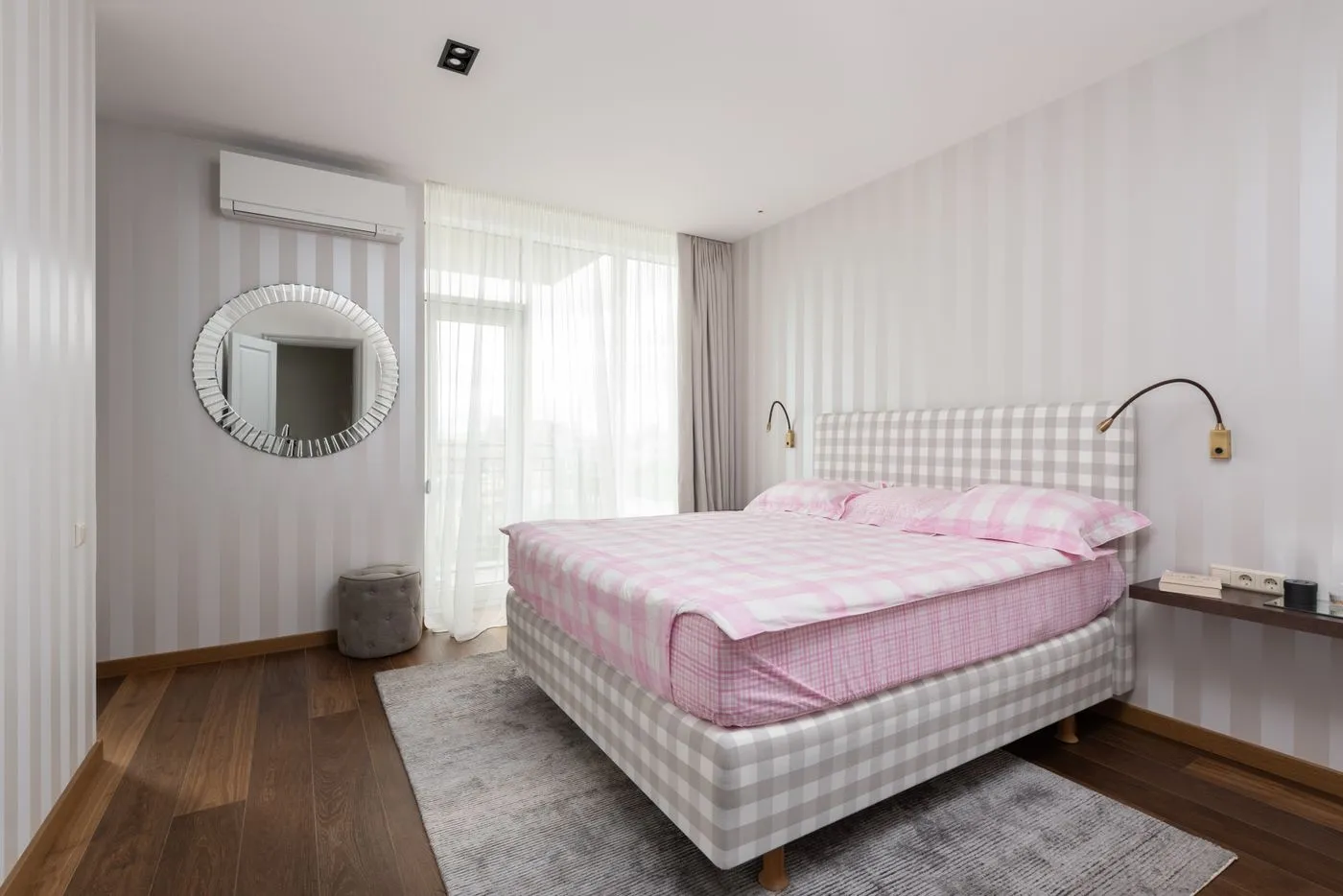 Airy bedroom with checkered bedding